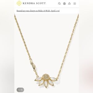 Brand New - Kendra Scott Anya Flower Gold Short Pendant Necklace in Ivory Mix